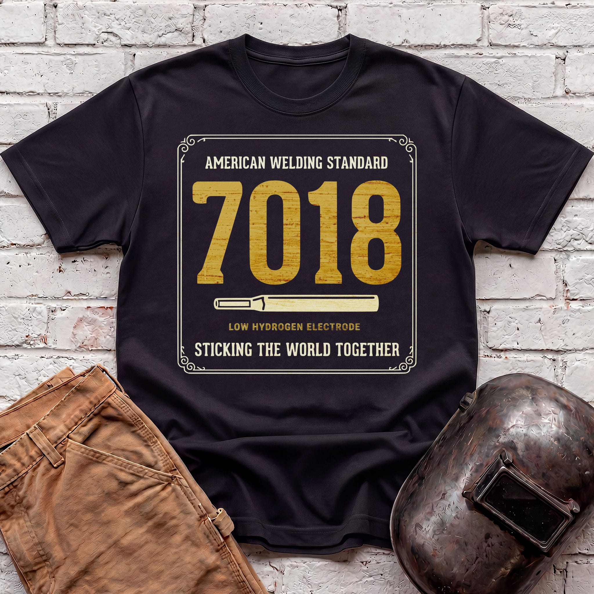 Sticking world with 7018 T-shirt