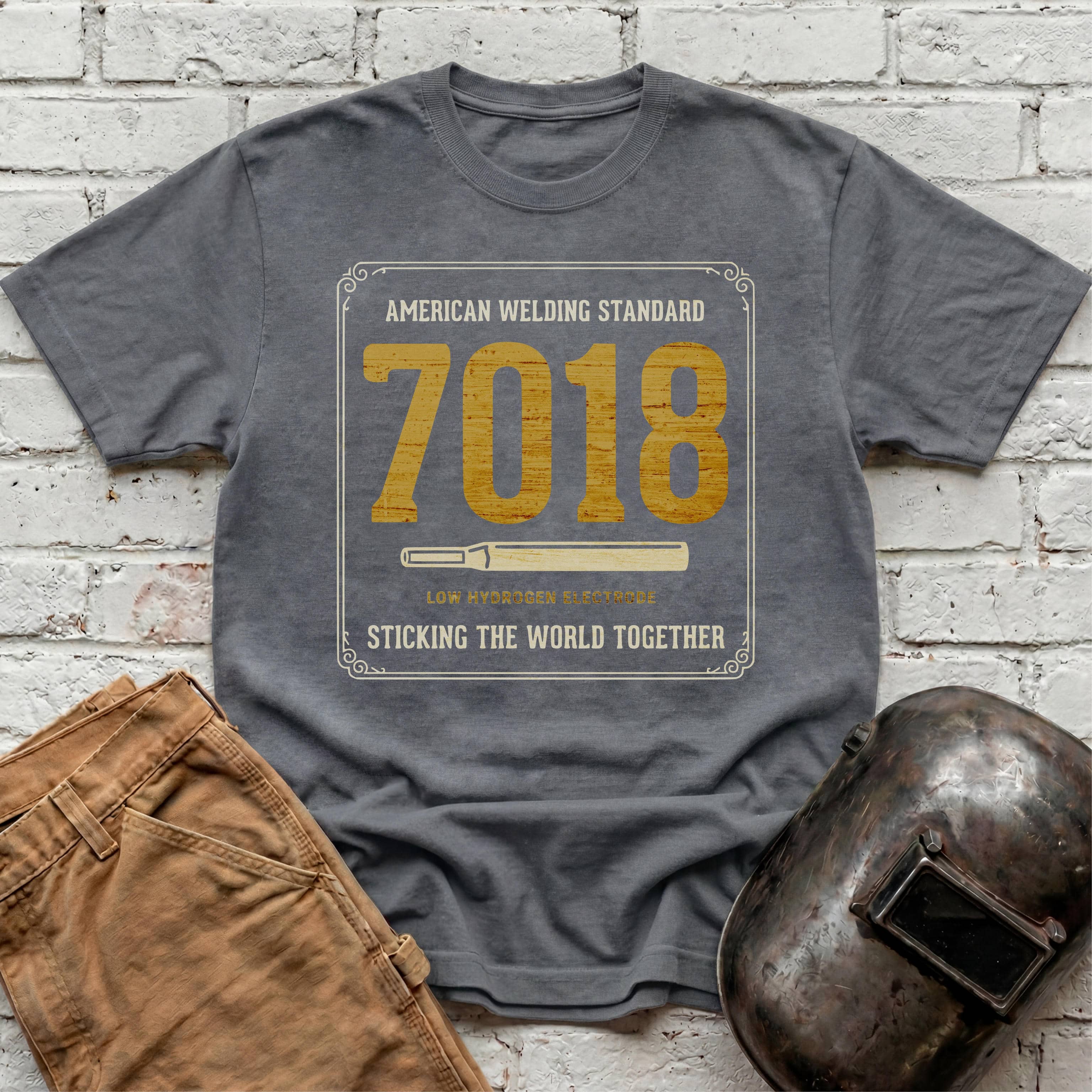 Sticking world with 7018 T-shirt